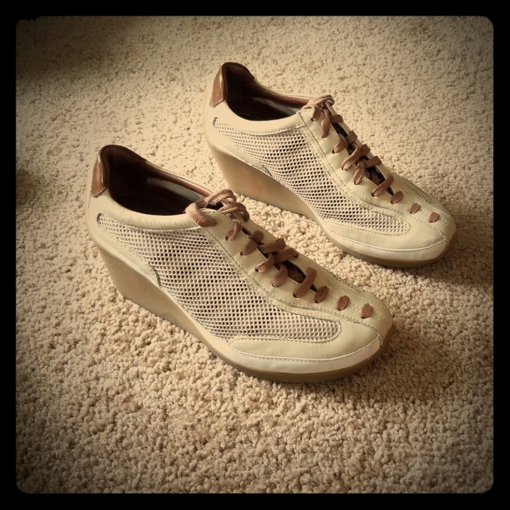 Tsubo Wedge Comfort Shoe